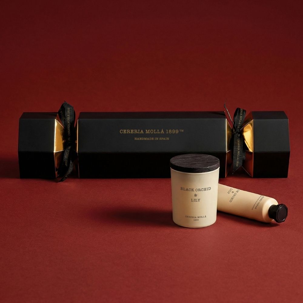 Set regalo Cracker Black Orchid & Lily con candela 70g e crema mani 30ml 26 cm CERERIA MOLLÁ