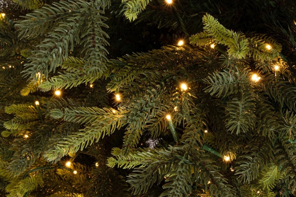 Albero di Natale Berkshire, 240 cm (D152 cm), Verde, 2500 LED – 7456 rami