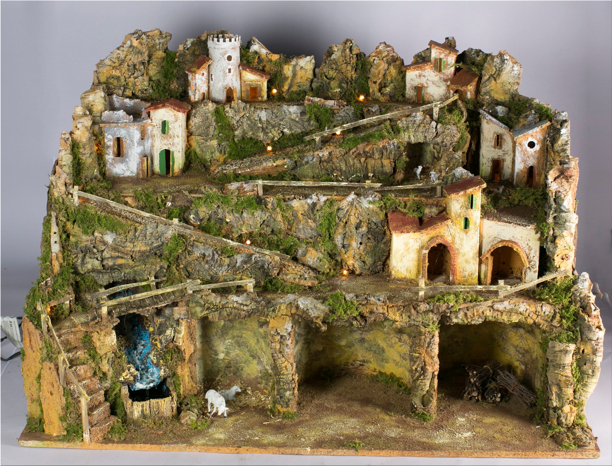 PRESEPE 80X50X50 CM CON LUCI E CASCATA CON POMPA