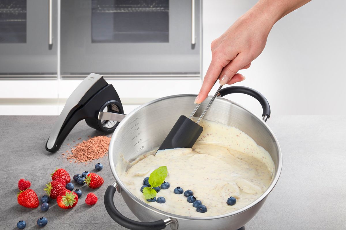 Dough scraper CREMOSO 27.2cm Nero Gefu