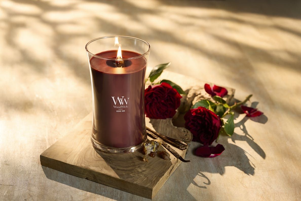 WOODWICK Candela a clessidra Grande Rouge Oud