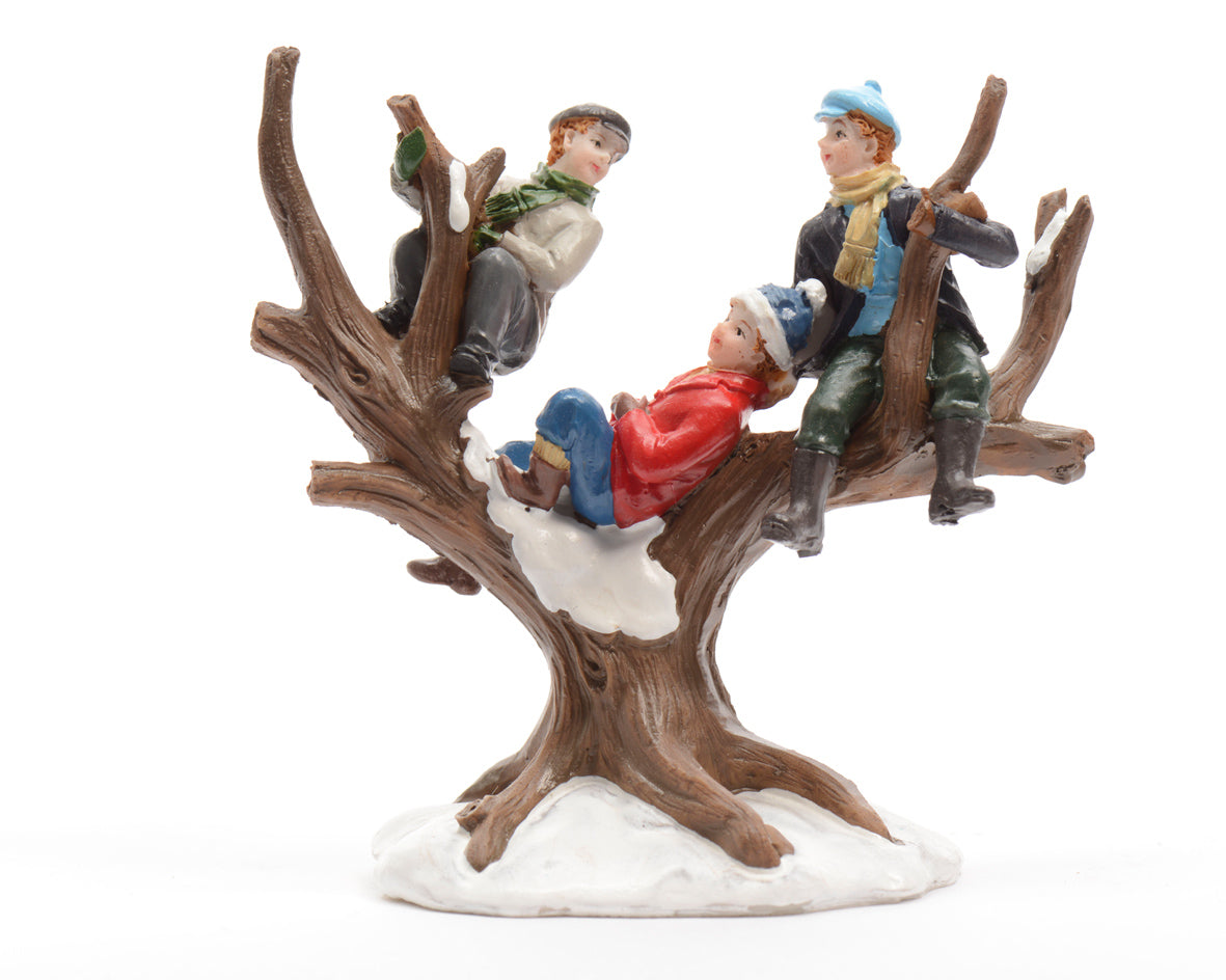 BAMBINI CHE GIOCANO SULL'ALBERO PER PRESEPE NORDICO