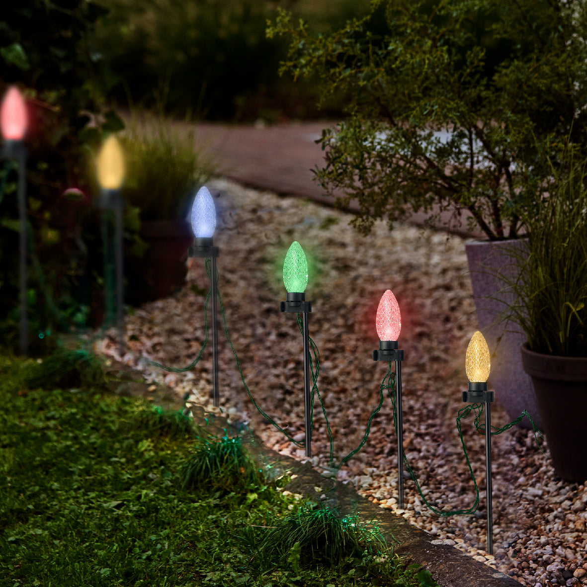 Catena luminosa 20 LED da 9,5 metri con lampadine da 3,4 cm, 11 giochi di luce multicolore.