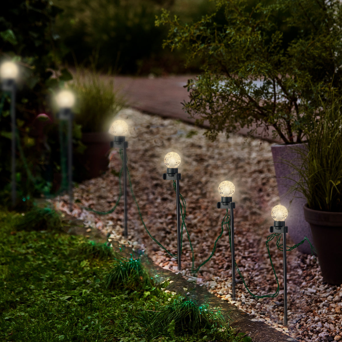 Catena luminosa 10 LED da 4,5 metri con lampadine da 4 cm, 11 giochi di luce multicolore.