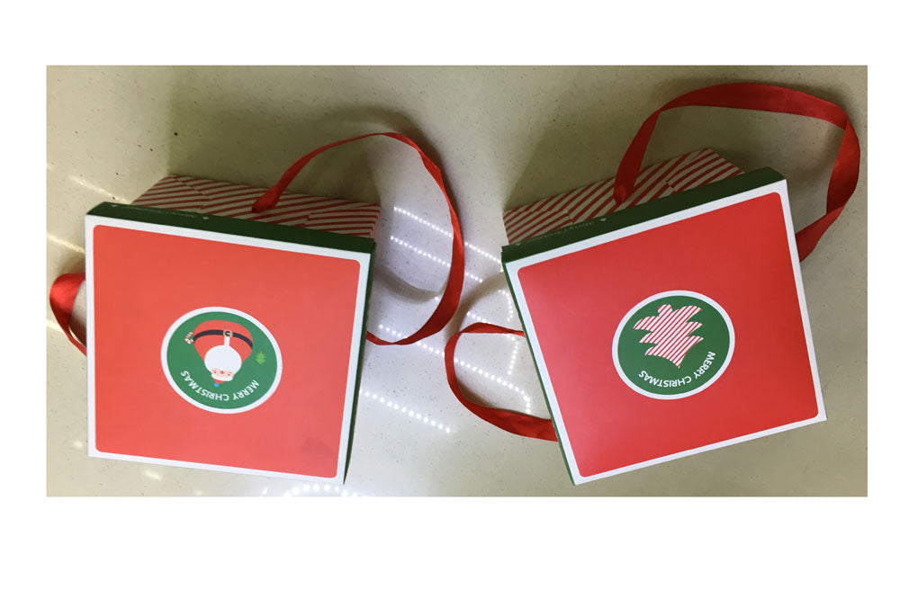 SCATOLA IN CARTA PIEGHEVOLE NATALE CON MANICI H10X13X13CM