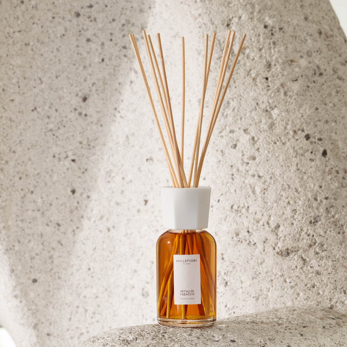 Diffusore a Bastoncini Petali di Tabacco 250ml Millefiori Milano