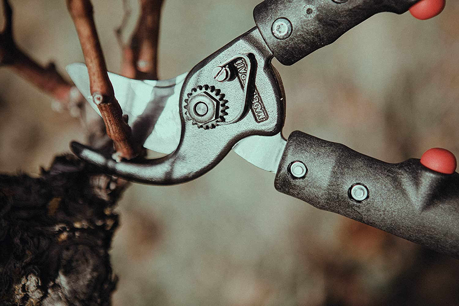 TRONCARAMI A DUE MANI CON IMPUGNATURA IN FIBRA DI CARBONIO 60CM