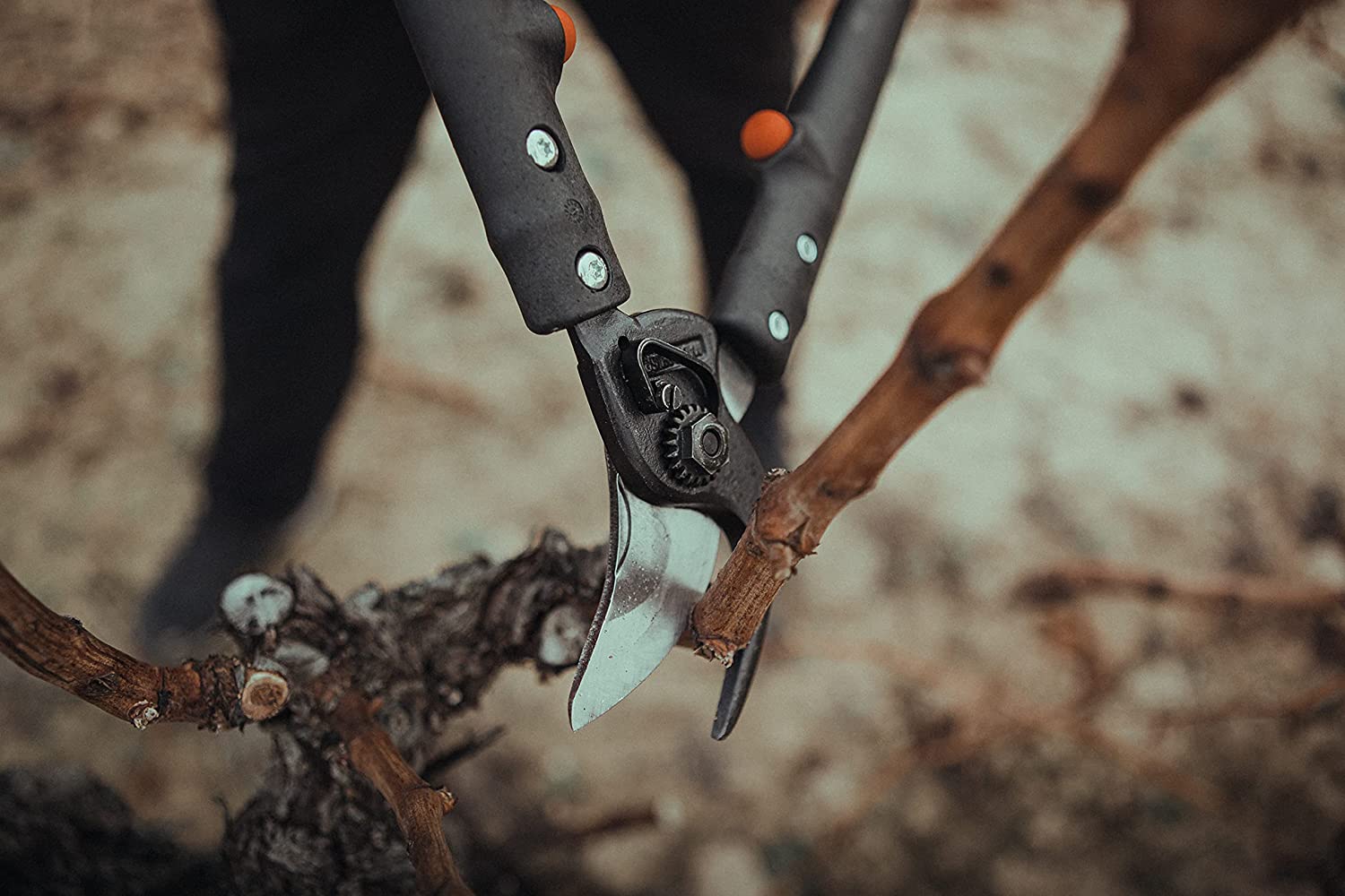 TRONCARAMI A DUE MANI CON IMPUGNATURA IN FIBRA DI CARBONIO 40CM