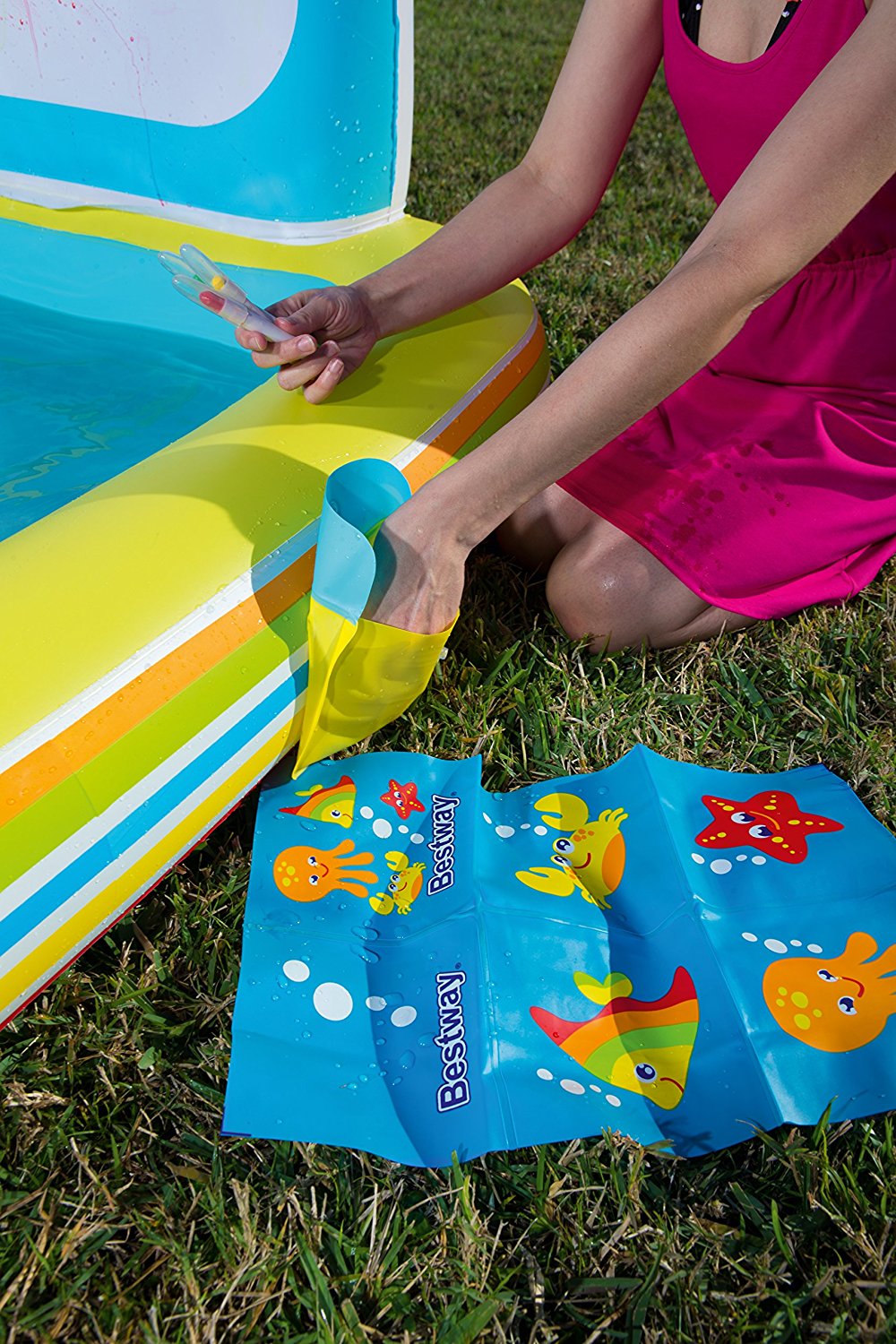 PISCINA SCUOLA GONFIABILE 132X132X81 CON SPRUZZO E PASTELLI