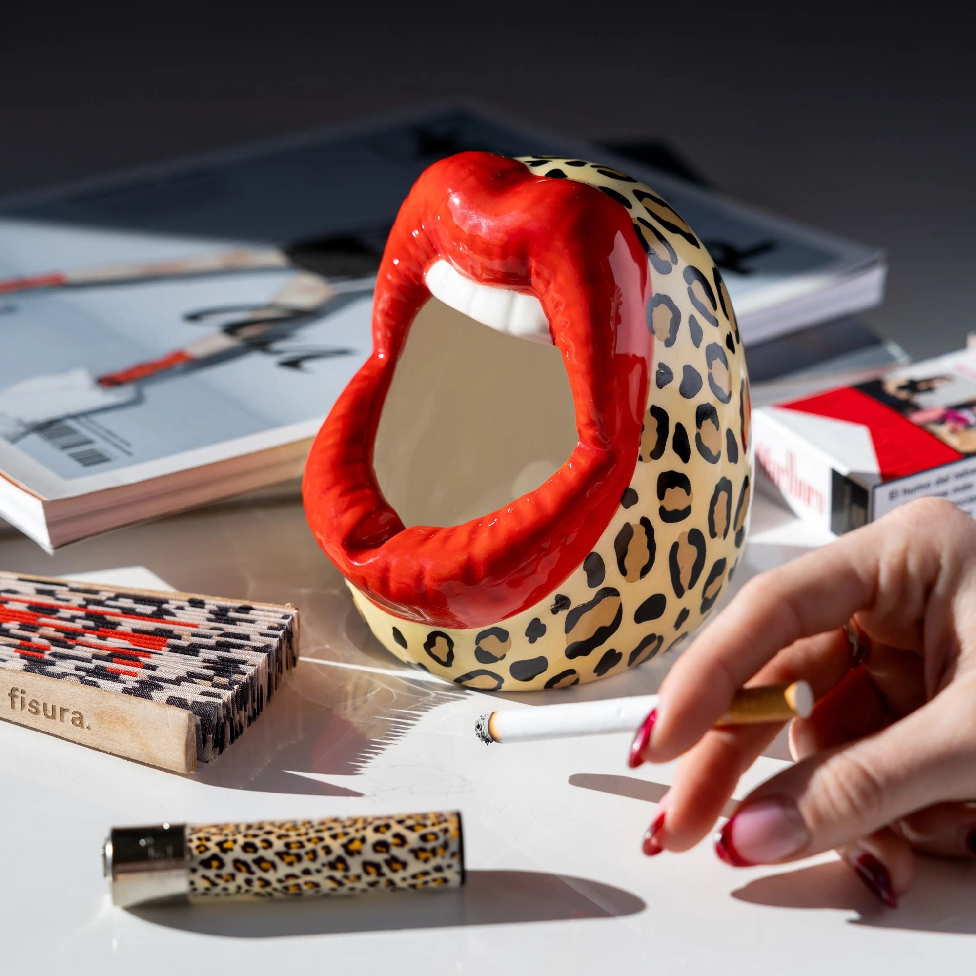 Fisura Ceneriera bocca “Leopardo”, 9,5x11,5xH12 cm, leopardo/rosso