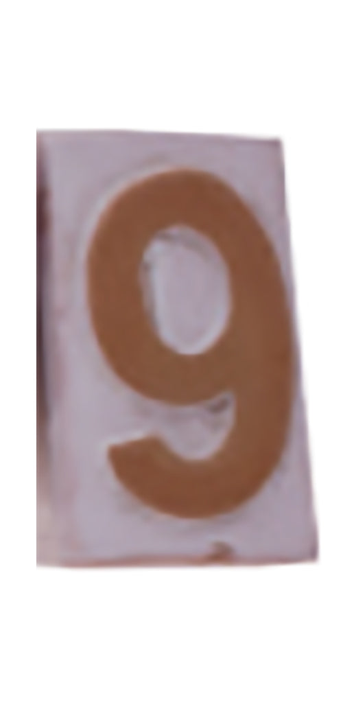 NUMERO SMALTATO 9 CM.9 IN TERRACOTTA