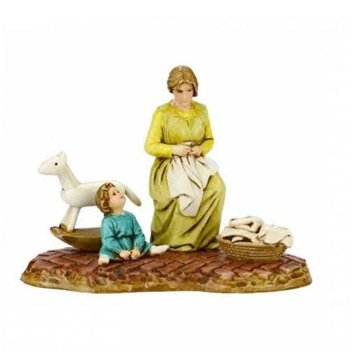 DONNA CHE CUCE CON BAMBINO SEDUTO 10CM IN RESINA