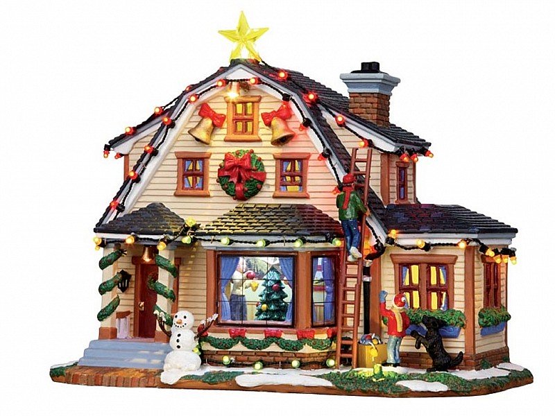 CASA CON PERSONE CHE LA DECORANO - DECORATING THE HOUSE