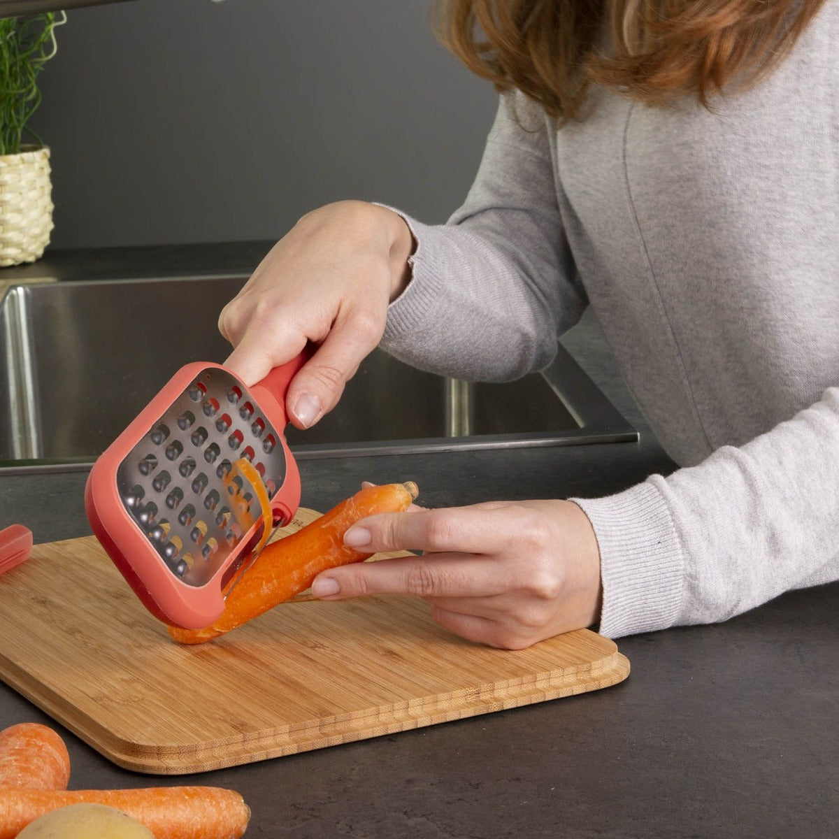 PELATORE E GRATTUGIATORE VERDURE CON PEELER INTEGRATO