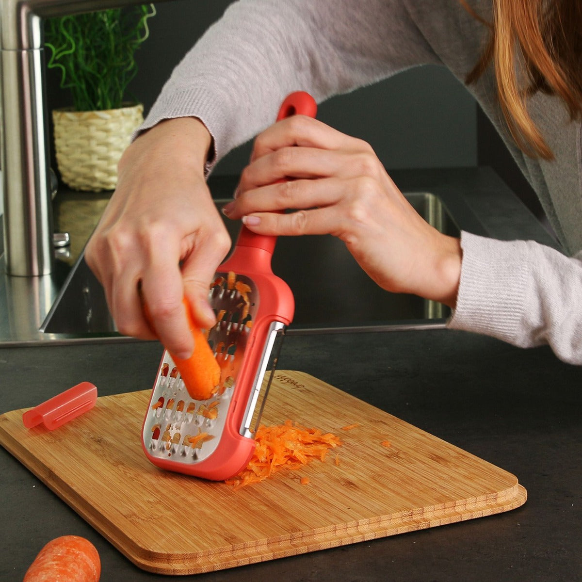 PELATORE E GRATTUGIATORE VERDURE CON PEELER INTEGRATO