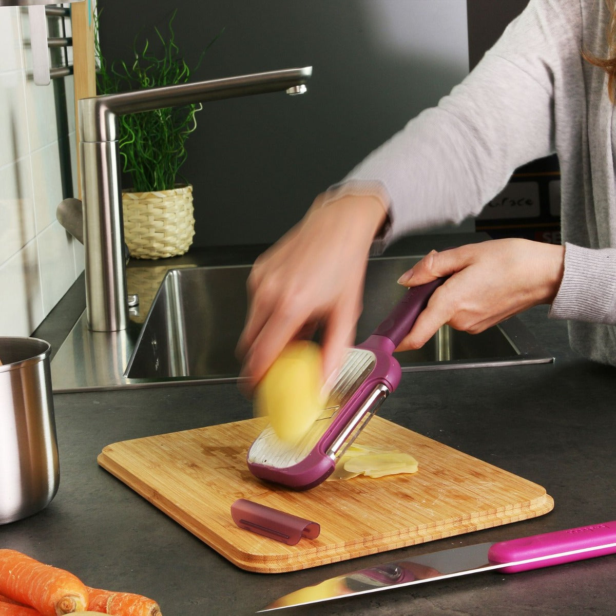 PELATORE E AFFETTATORE VERDURE CON PEELER INTEGRATO