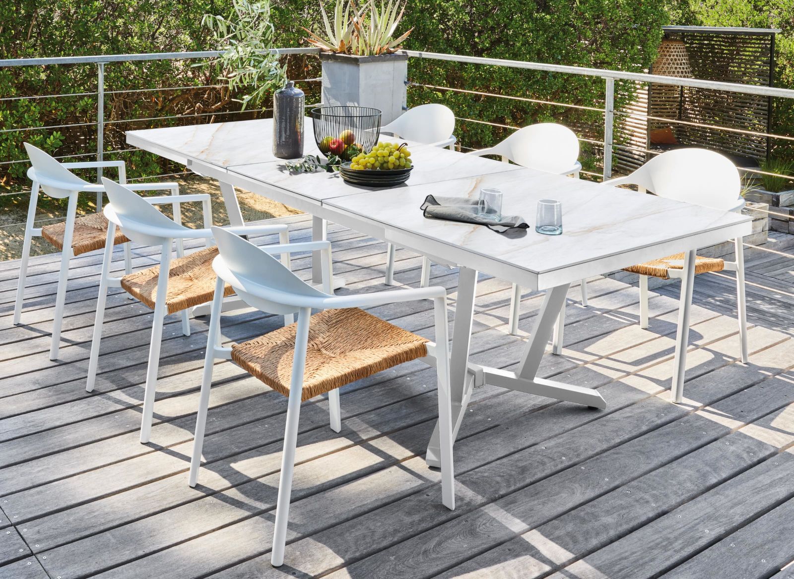 POLTRONA IMPILABILE BAGE BIANCO E PAGLIA BEIGE