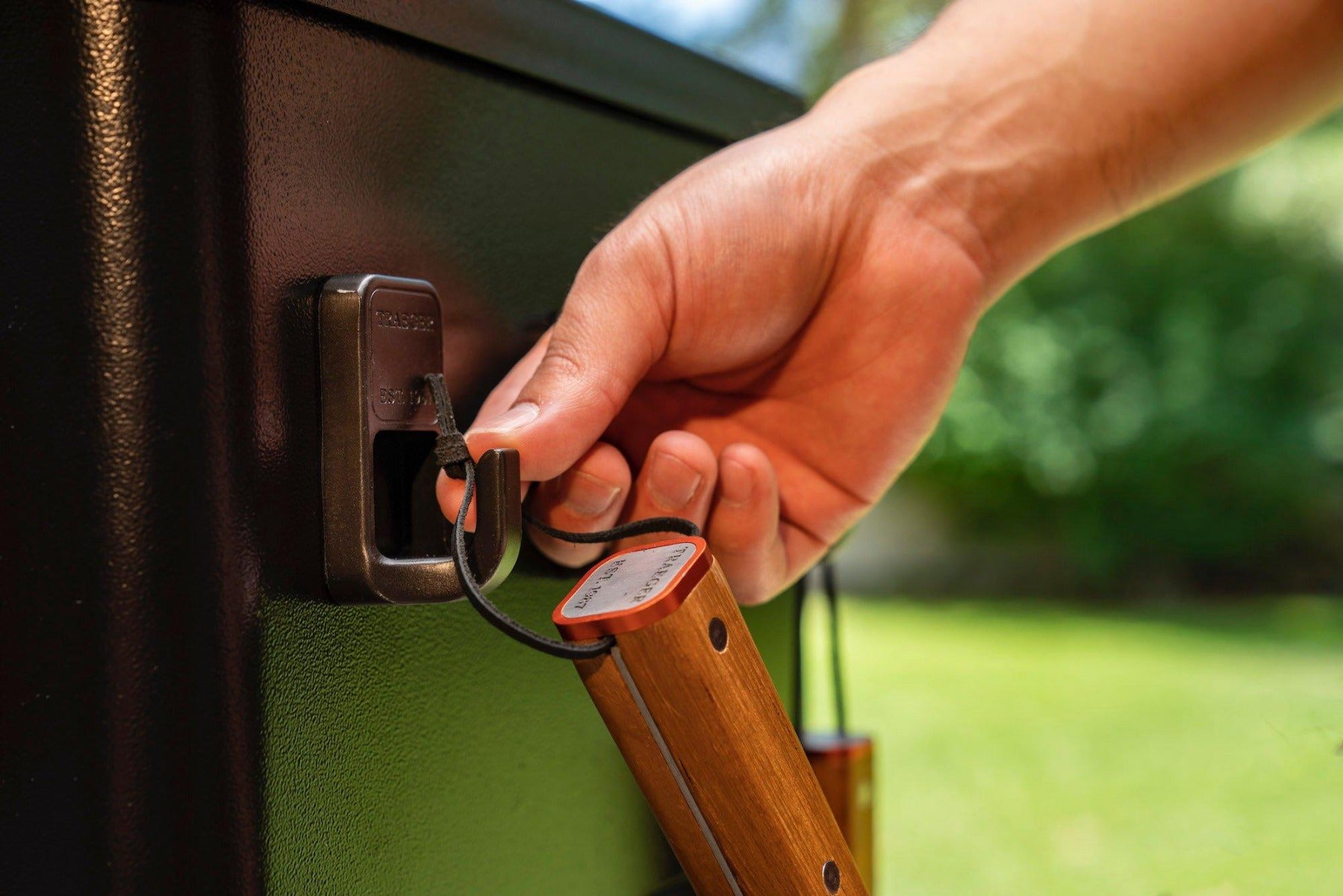 GANCI MAGNETICI CON RIVESTIMENTO IN TITANIO PER BBQ - 3 PZ