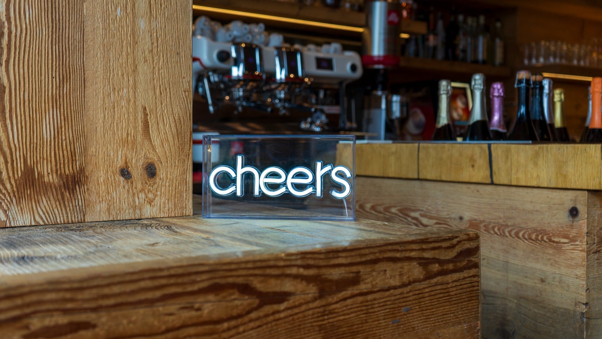 Insegna Neon con scritta decorativa Cheers